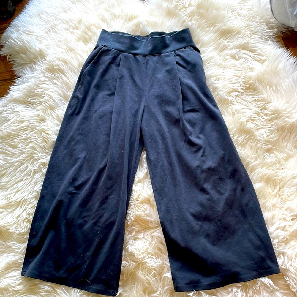 Lululemon flowy pant size 6.